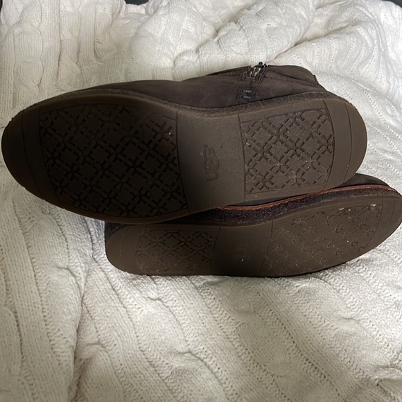 Worn Once! $129 UGG Camren Leather side zip Boot Brown Size 7 - Picture 8 of 8